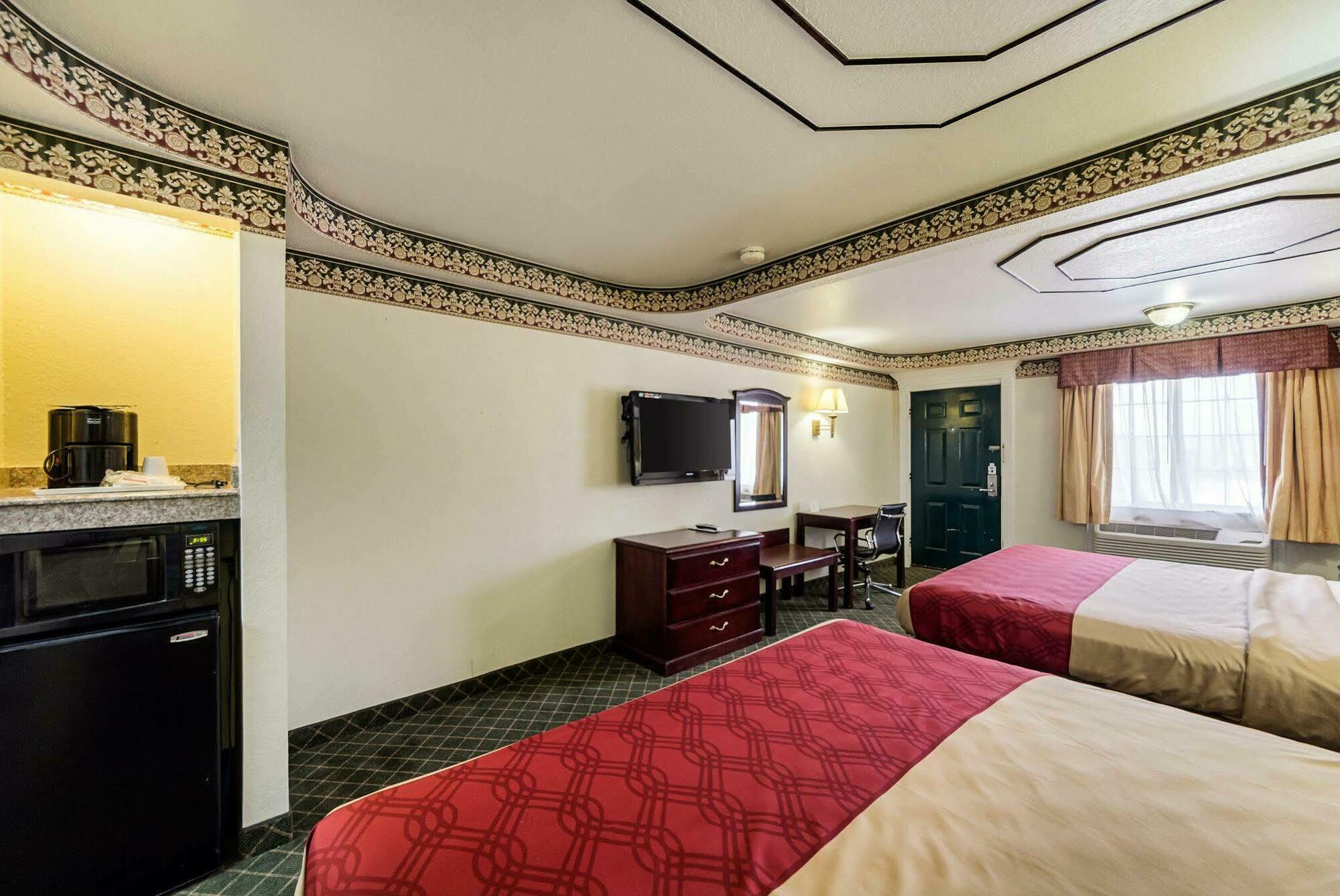 Three Rivers Executive Inn & Suites By Oyo Екстериор снимка