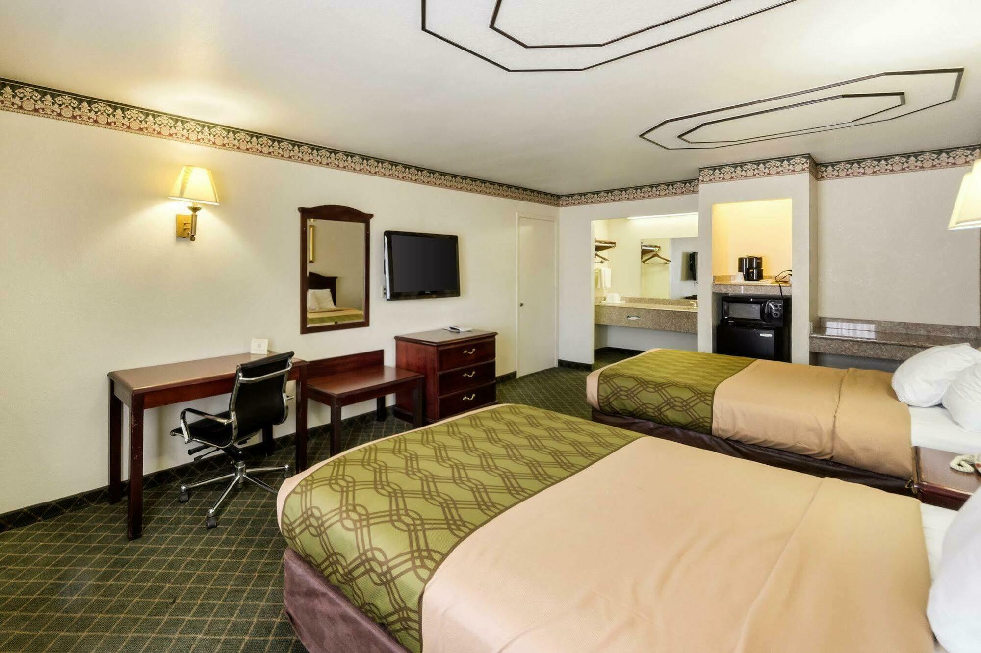 Three Rivers Executive Inn & Suites By Oyo Екстериор снимка