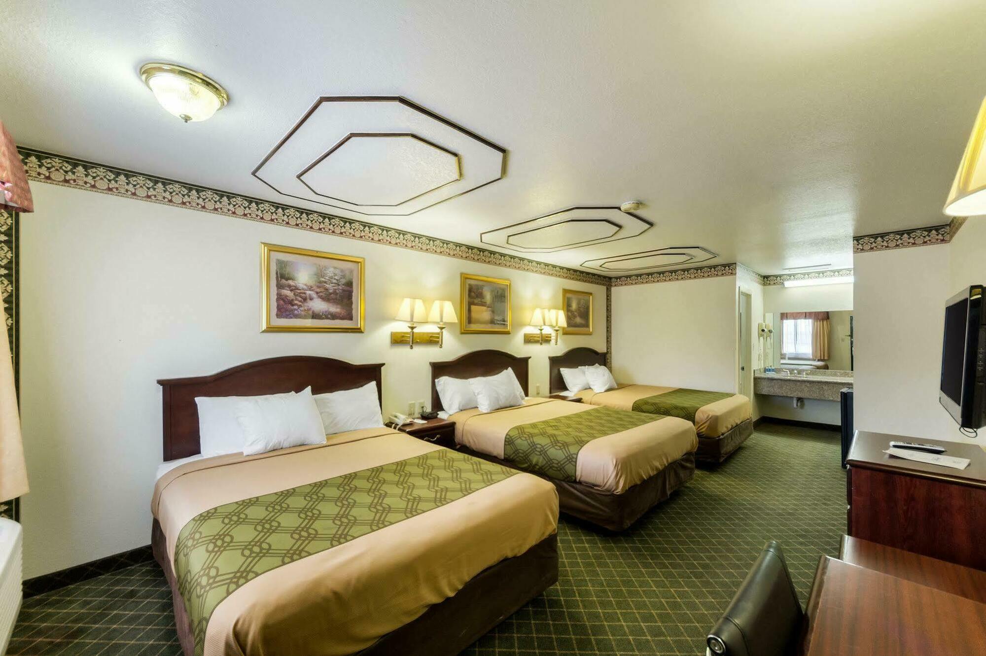 Three Rivers Executive Inn & Suites By Oyo Екстериор снимка